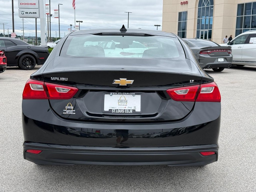 Chevrolet Malibu Vehicle Full-screen Gallery Image 05
