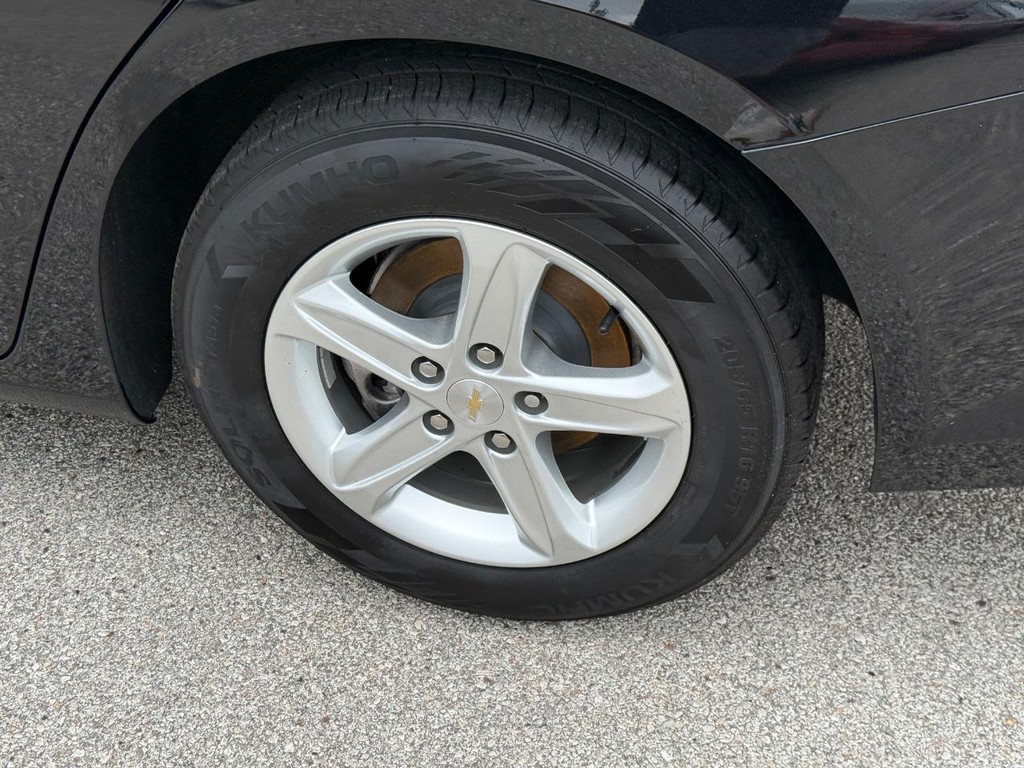 Chevrolet Malibu Vehicle Full-screen Gallery Image 09