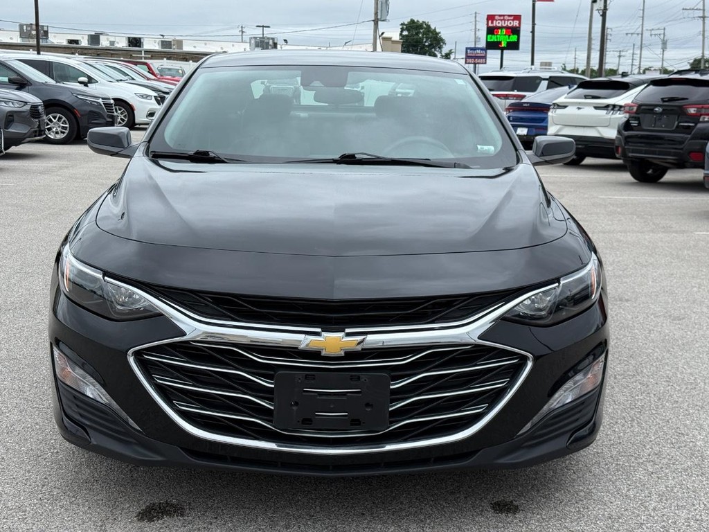 Chevrolet Malibu Vehicle Full-screen Gallery Image 11