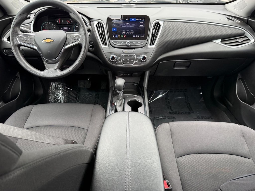 Chevrolet Malibu Vehicle Full-screen Gallery Image 13