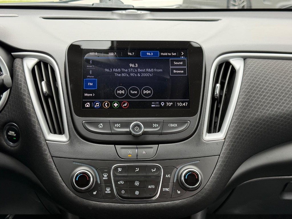 Chevrolet Malibu Vehicle Full-screen Gallery Image 15