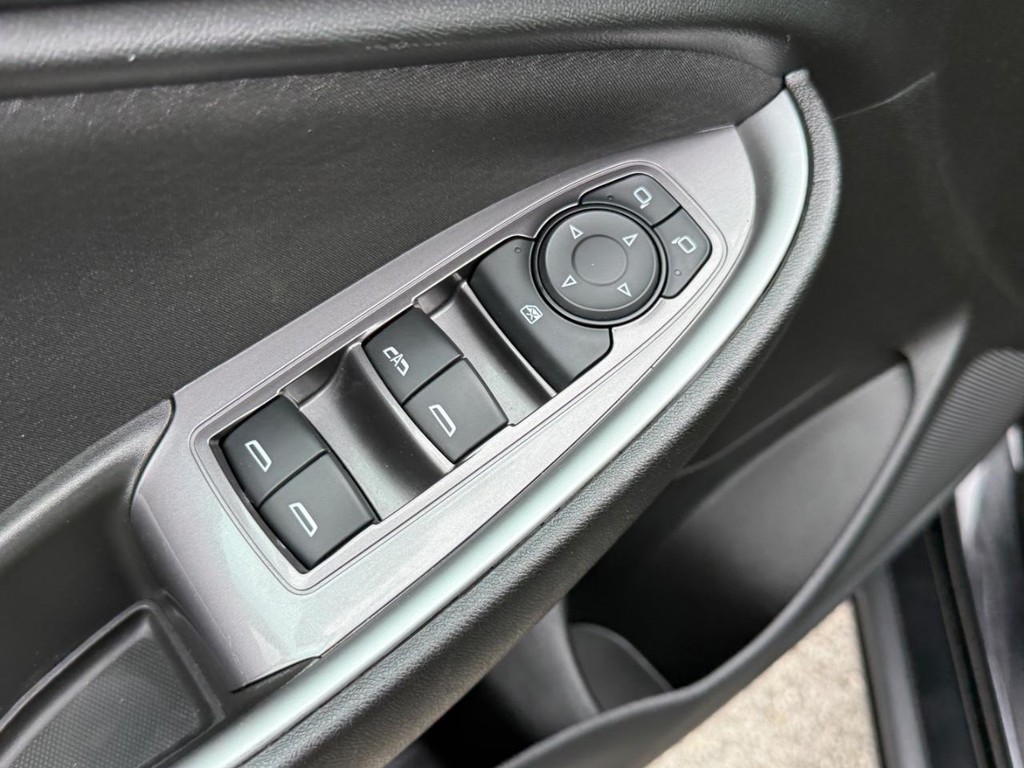 Chevrolet Malibu Vehicle Full-screen Gallery Image 17