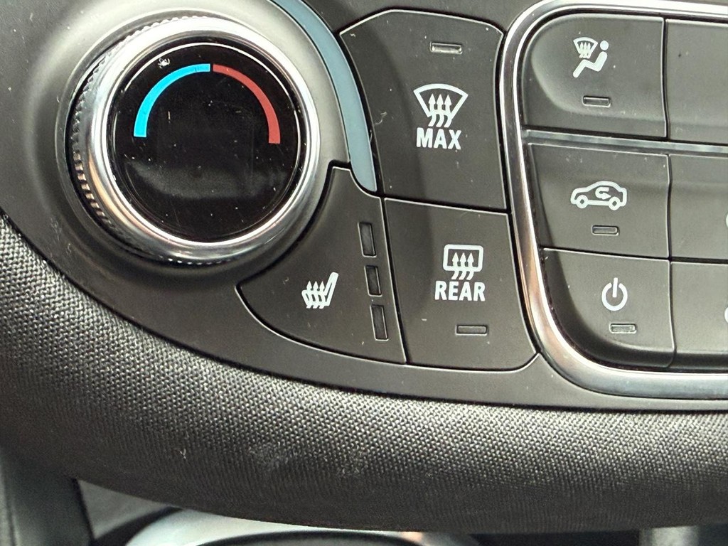 Chevrolet Malibu Vehicle Full-screen Gallery Image 24