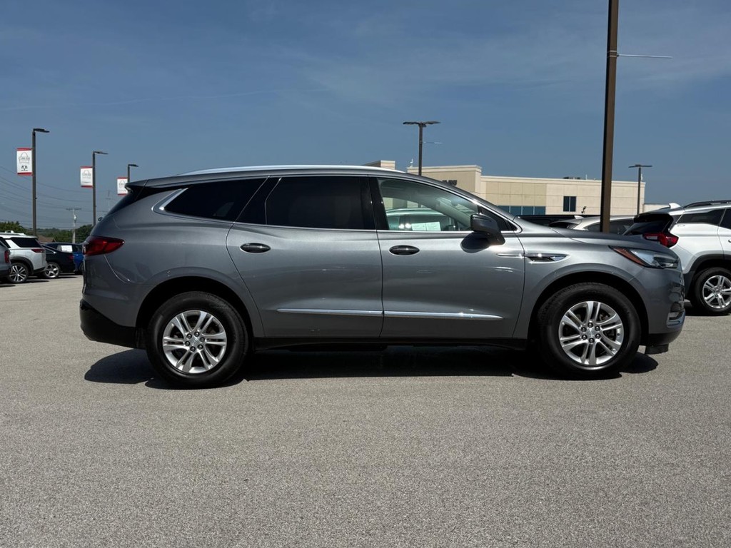 Buick Enclave Vehicle Full-screen Gallery Image 02