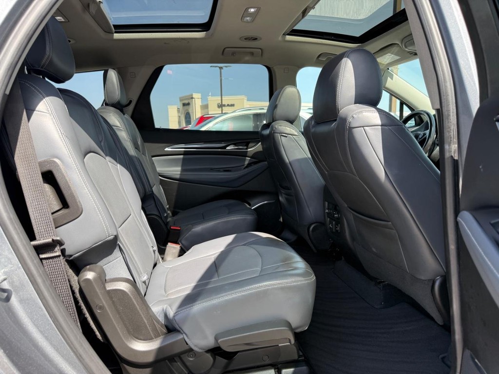Buick Enclave Vehicle Full-screen Gallery Image 11