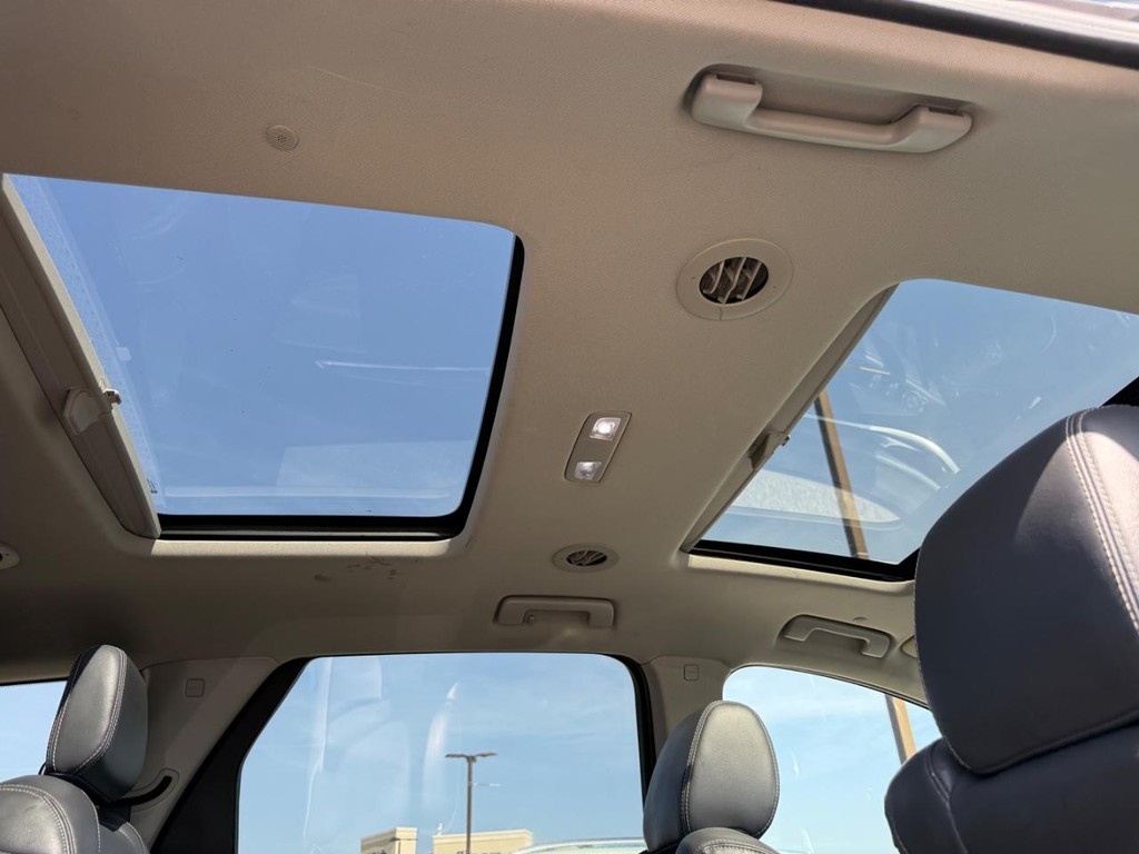 Buick Enclave Vehicle Full-screen Gallery Image 12