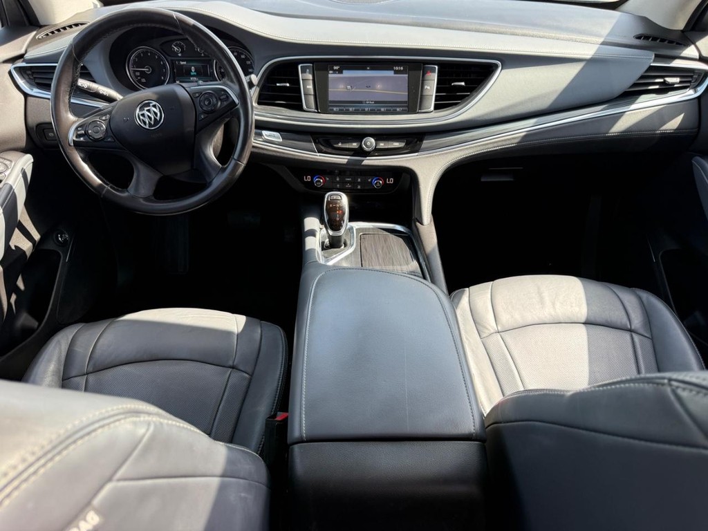 Buick Enclave Vehicle Full-screen Gallery Image 13