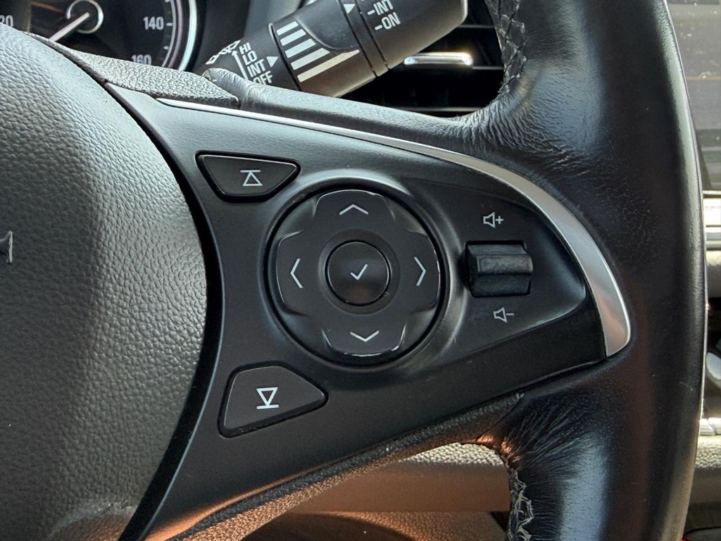 Buick Enclave Vehicle Full-screen Gallery Image 16