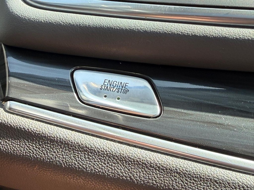 Buick Enclave Vehicle Full-screen Gallery Image 17