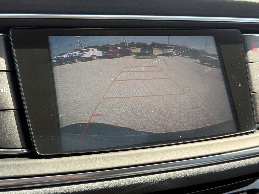 Buick Enclave Vehicle Full-screen Gallery Image 19