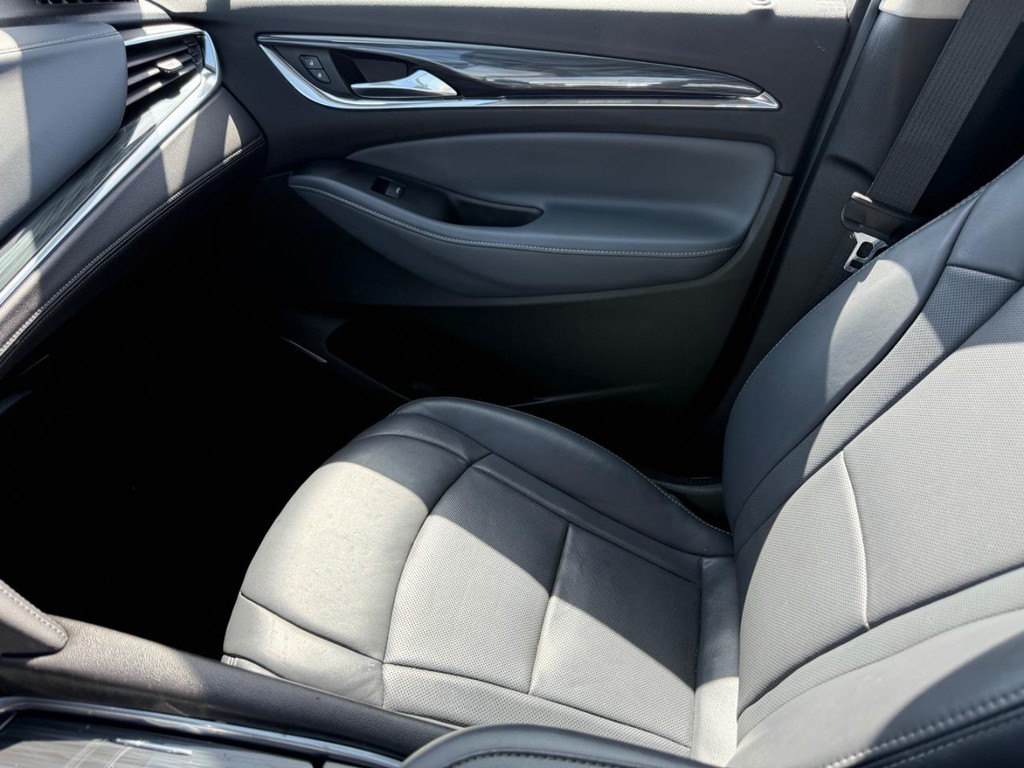 Buick Enclave Vehicle Full-screen Gallery Image 22