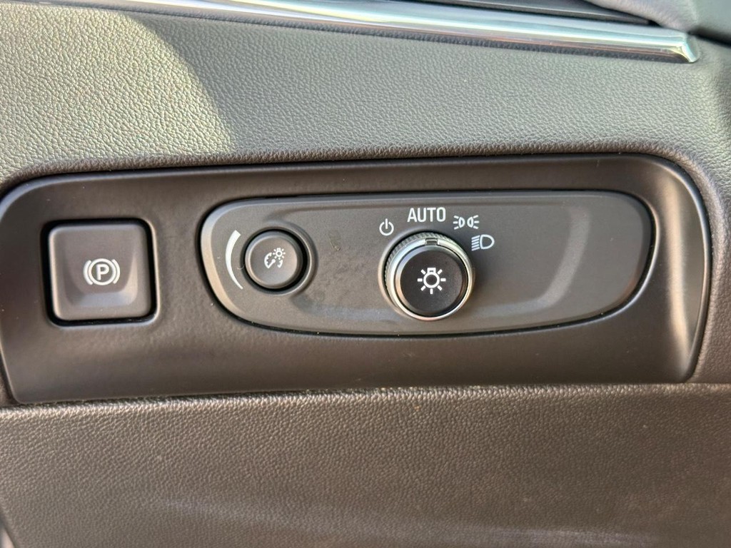 Buick Enclave Vehicle Full-screen Gallery Image 24