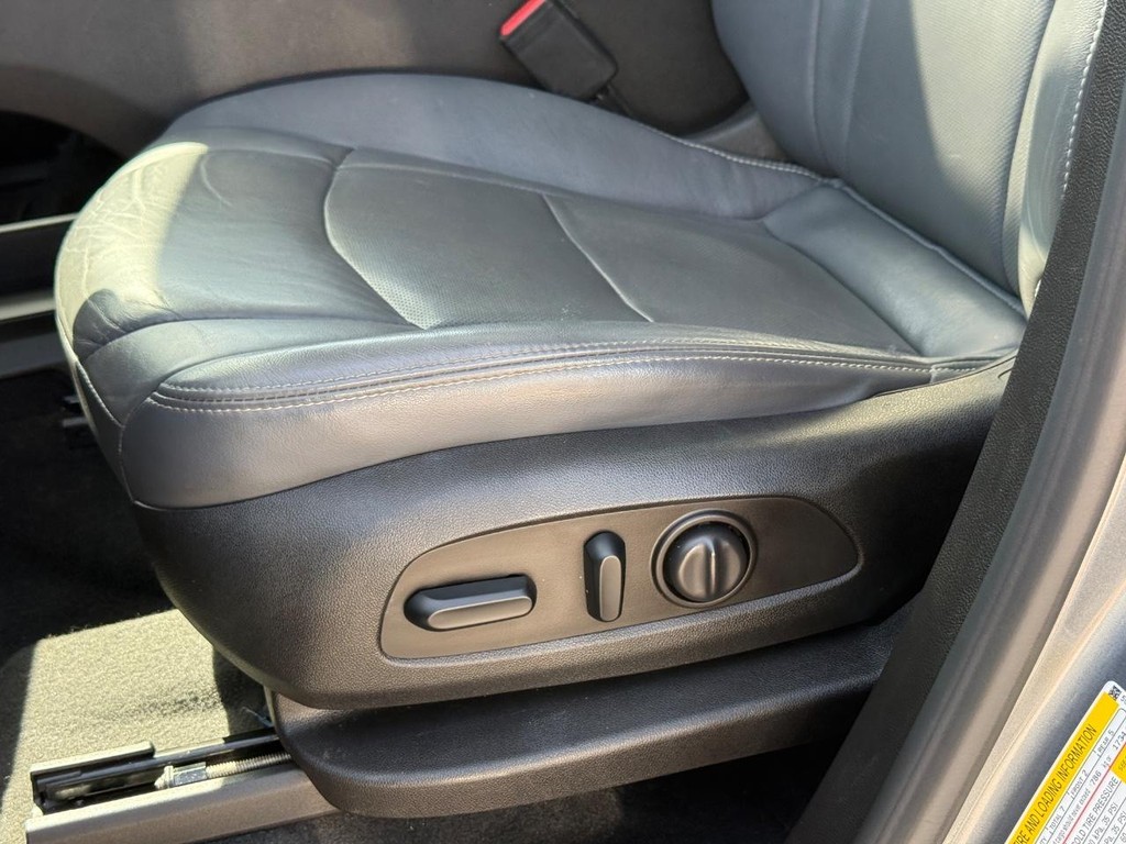 Buick Enclave Vehicle Full-screen Gallery Image 26