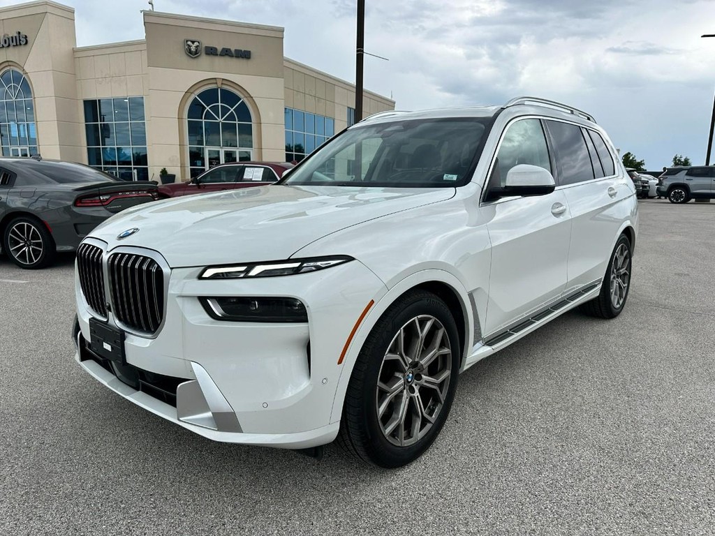 BMW X7 Vehicle Full-screen Gallery Image 07