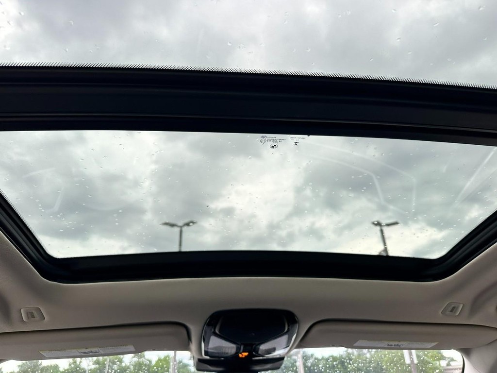 BMW X7 Vehicle Full-screen Gallery Image 11