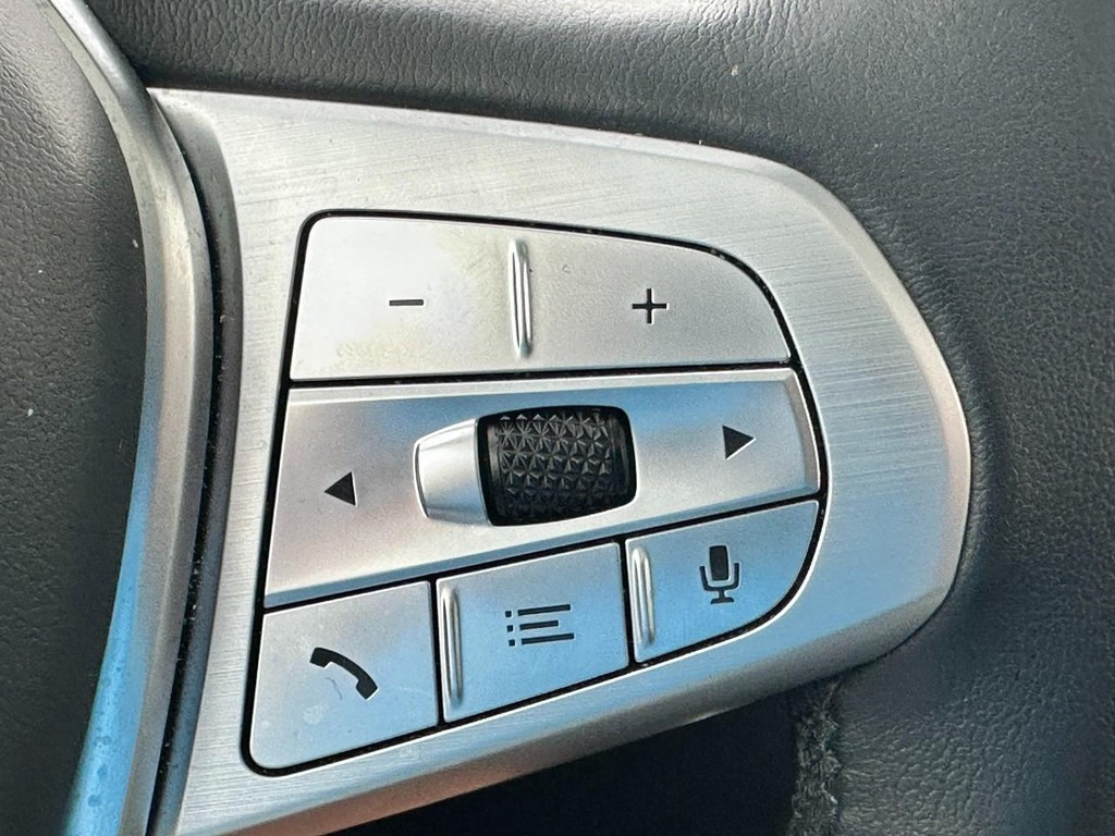 BMW X7 Vehicle Full-screen Gallery Image 21