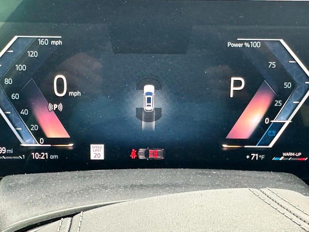 BMW X7 Vehicle Full-screen Gallery Image 22