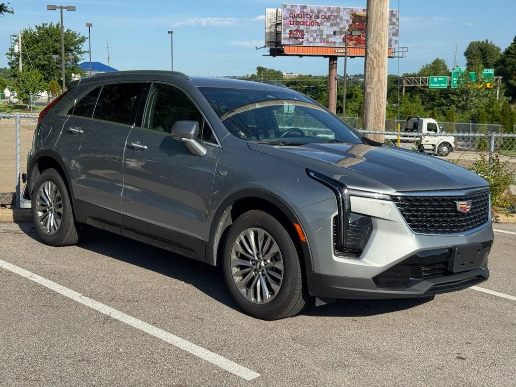 Cadillac XT4 Vehicle Full-screen Gallery Image 02