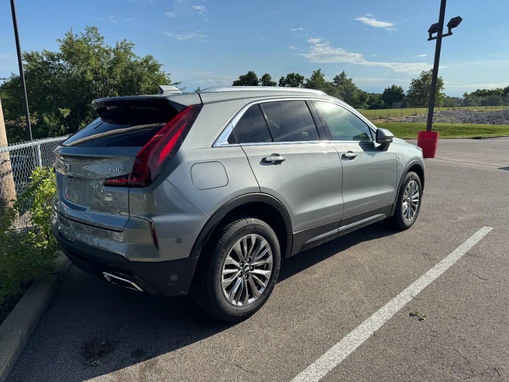 Cadillac XT4 Vehicle Full-screen Gallery Image 04