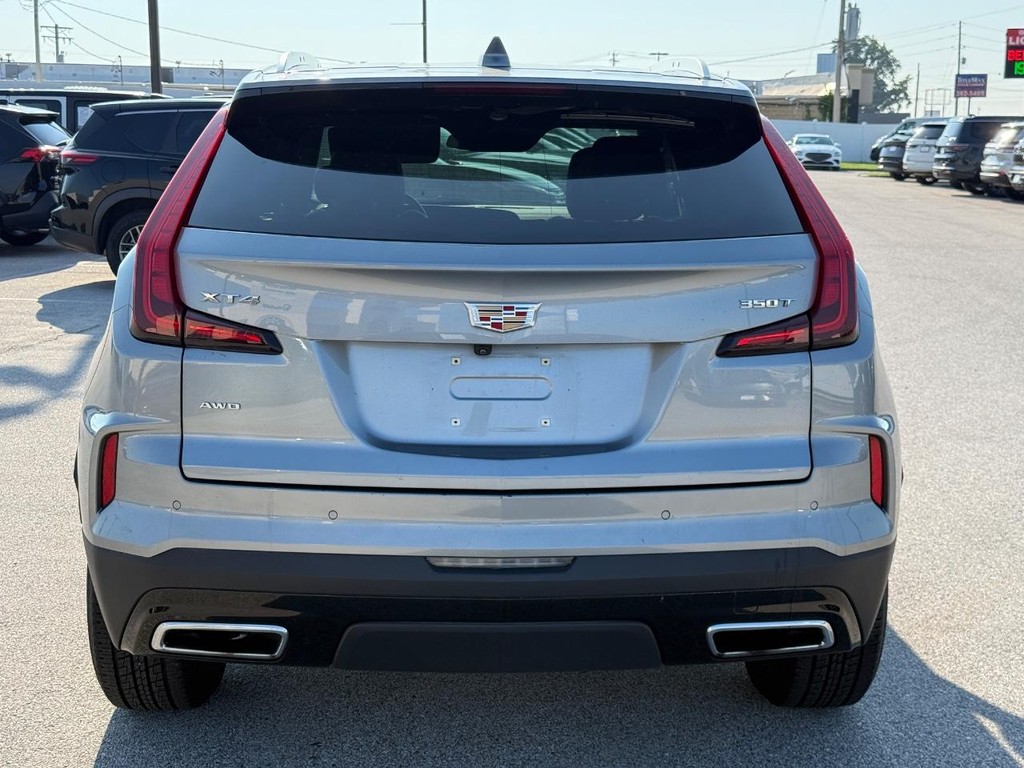 Cadillac XT4 Vehicle Full-screen Gallery Image 05