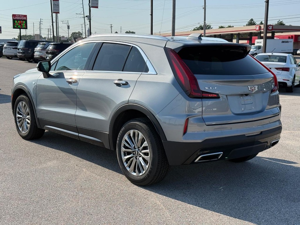Cadillac XT4 Vehicle Full-screen Gallery Image 06