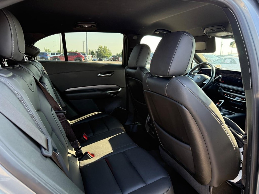 Cadillac XT4 Vehicle Full-screen Gallery Image 10