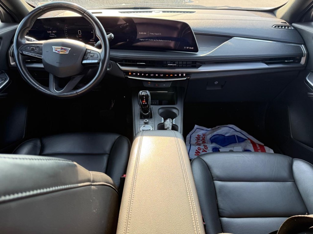 Cadillac XT4 Vehicle Full-screen Gallery Image 11