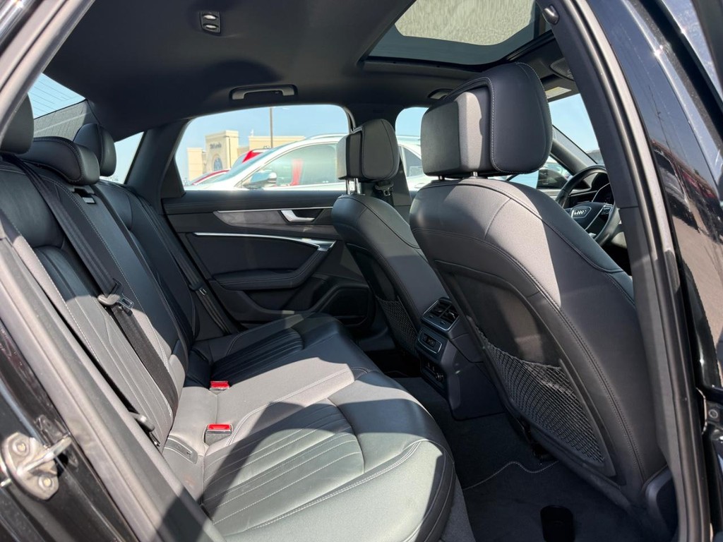Audi A6 Sedan Vehicle Full-screen Gallery Image 10