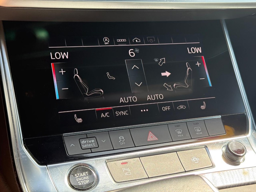 Audi A6 Sedan Vehicle Full-screen Gallery Image 18