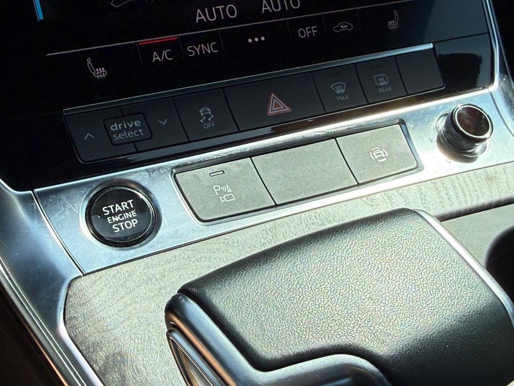 Audi A6 Sedan Vehicle Full-screen Gallery Image 19