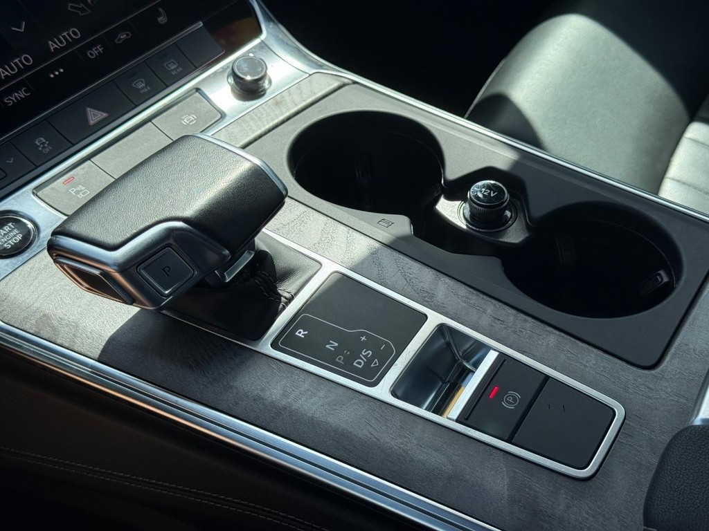Audi A6 Sedan Vehicle Full-screen Gallery Image 20