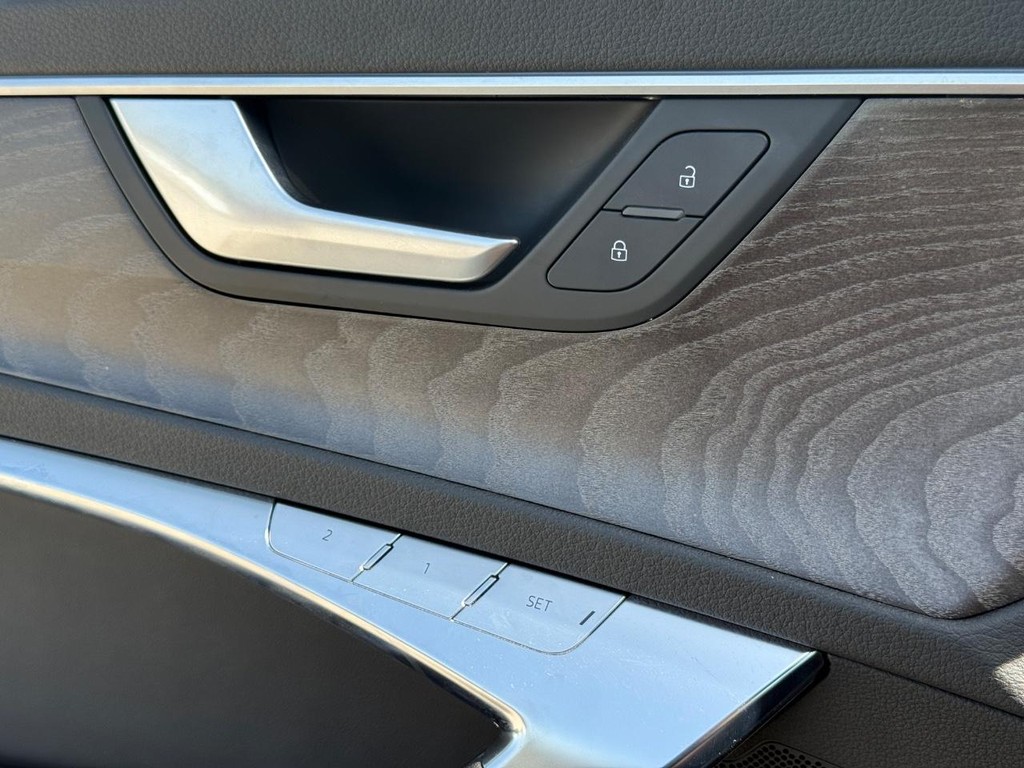 Audi A6 Sedan Vehicle Full-screen Gallery Image 24