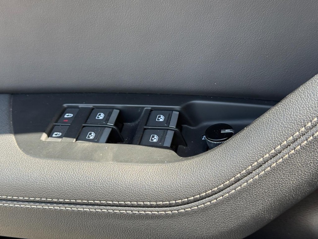Audi A6 Sedan Vehicle Full-screen Gallery Image 25