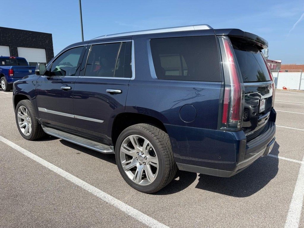 Cadillac Escalade Vehicle Full-screen Gallery Image 03