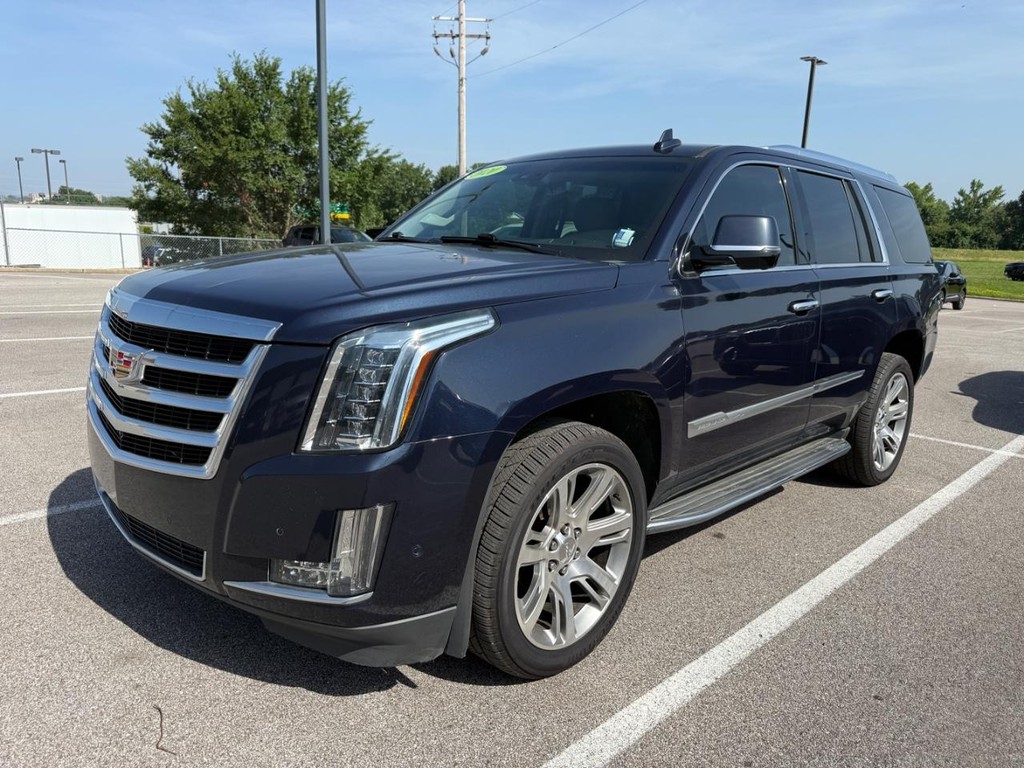 Cadillac Escalade Vehicle Full-screen Gallery Image 04
