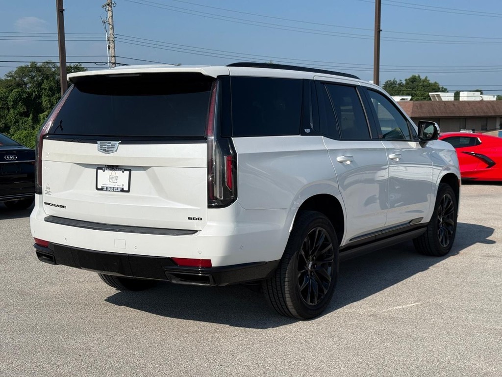 Cadillac Escalade Vehicle Full-screen Gallery Image 03