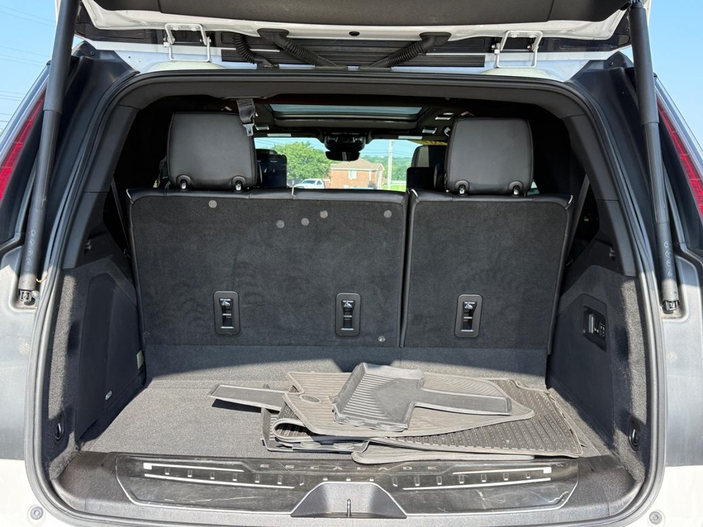 Cadillac Escalade Vehicle Full-screen Gallery Image 04