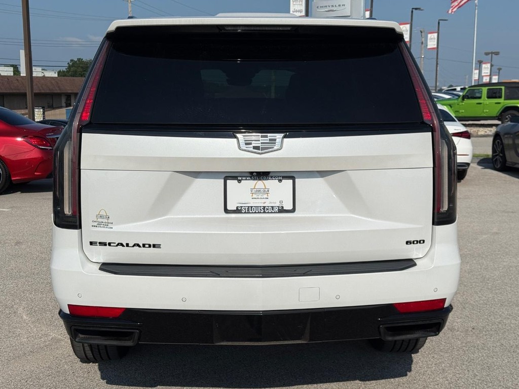 Cadillac Escalade Vehicle Full-screen Gallery Image 05