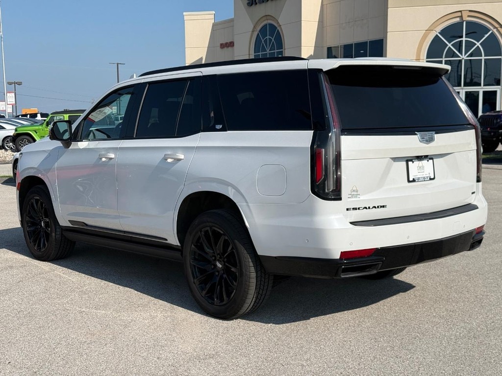 Cadillac Escalade Vehicle Full-screen Gallery Image 09