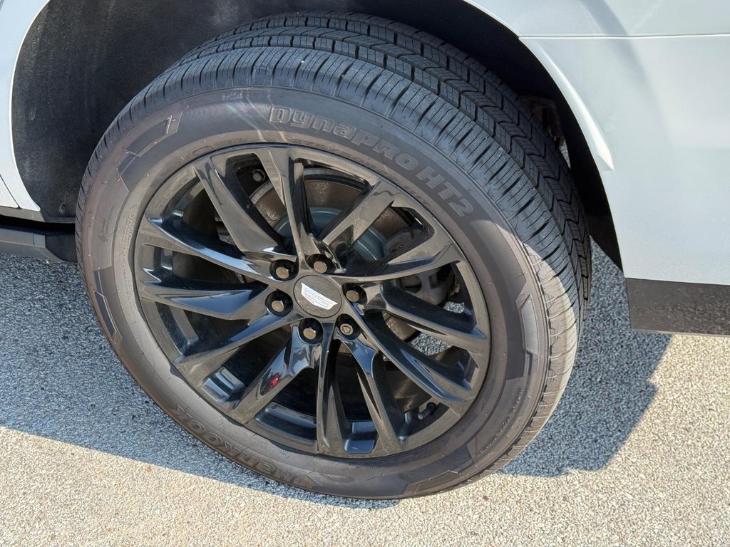 Cadillac Escalade Vehicle Full-screen Gallery Image 10