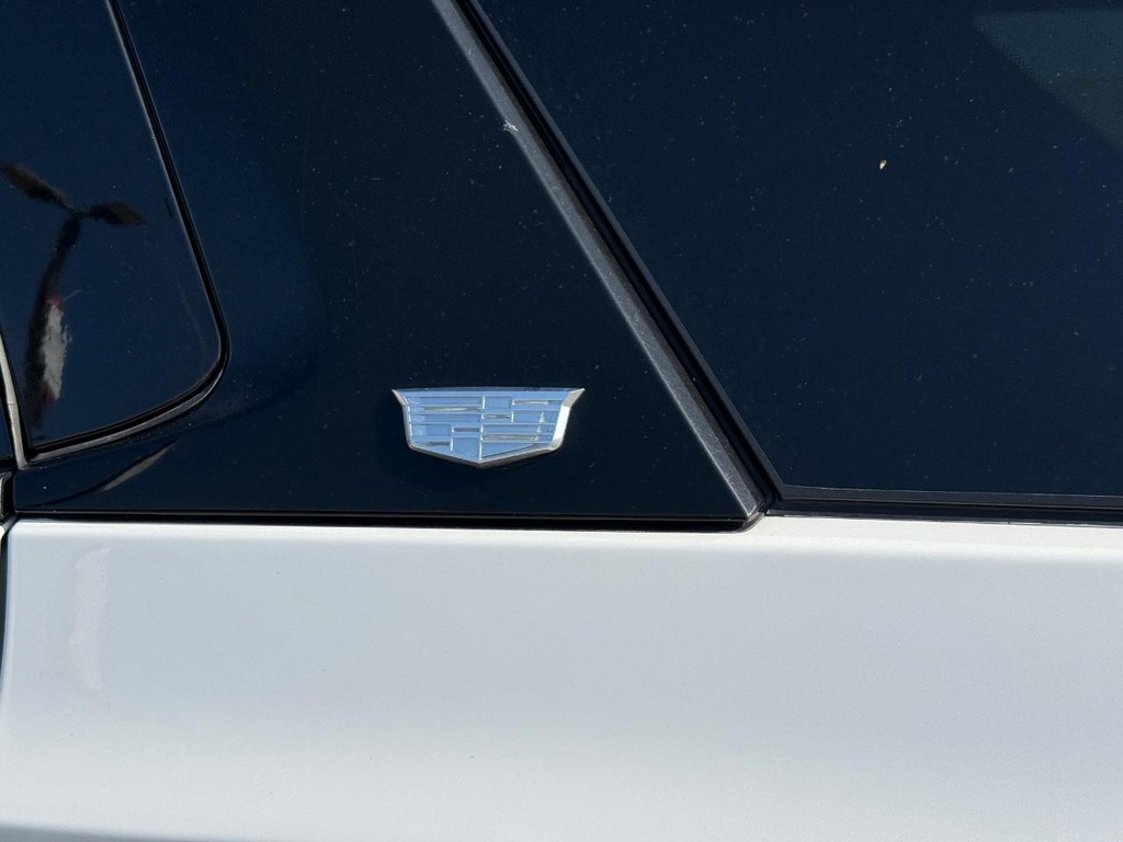 Cadillac Escalade Vehicle Full-screen Gallery Image 11