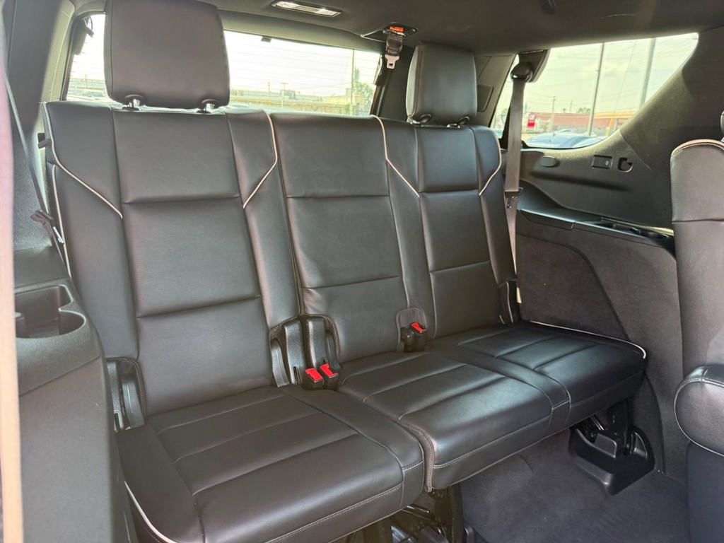 Cadillac Escalade Vehicle Full-screen Gallery Image 14