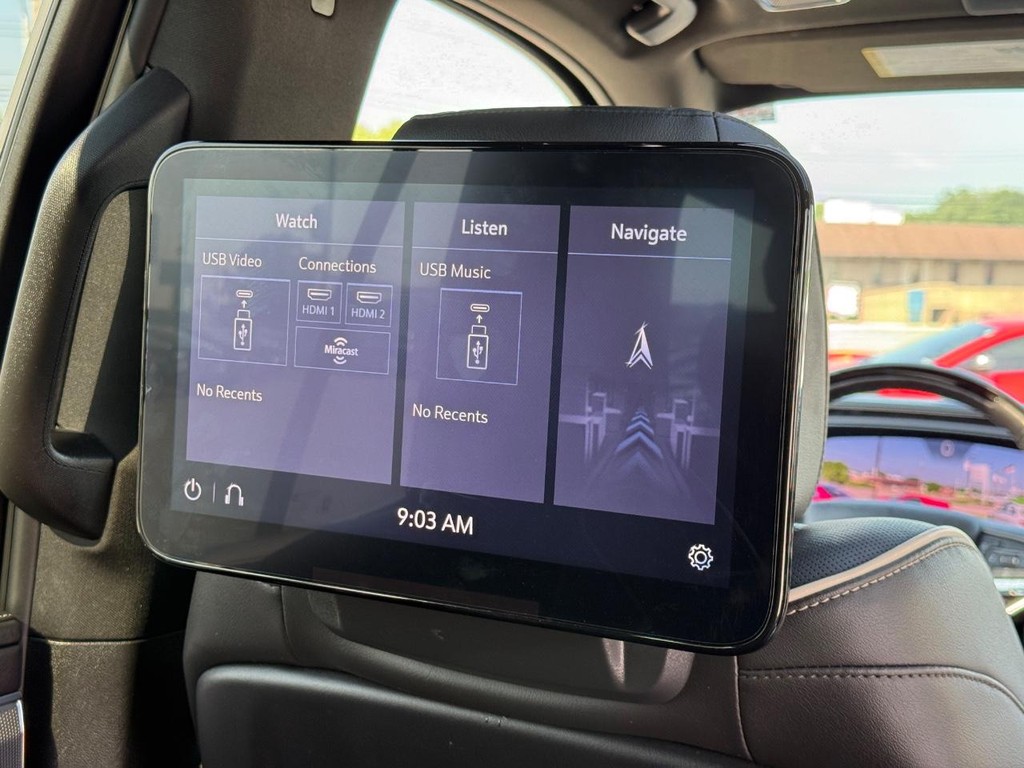 Cadillac Escalade Vehicle Full-screen Gallery Image 17
