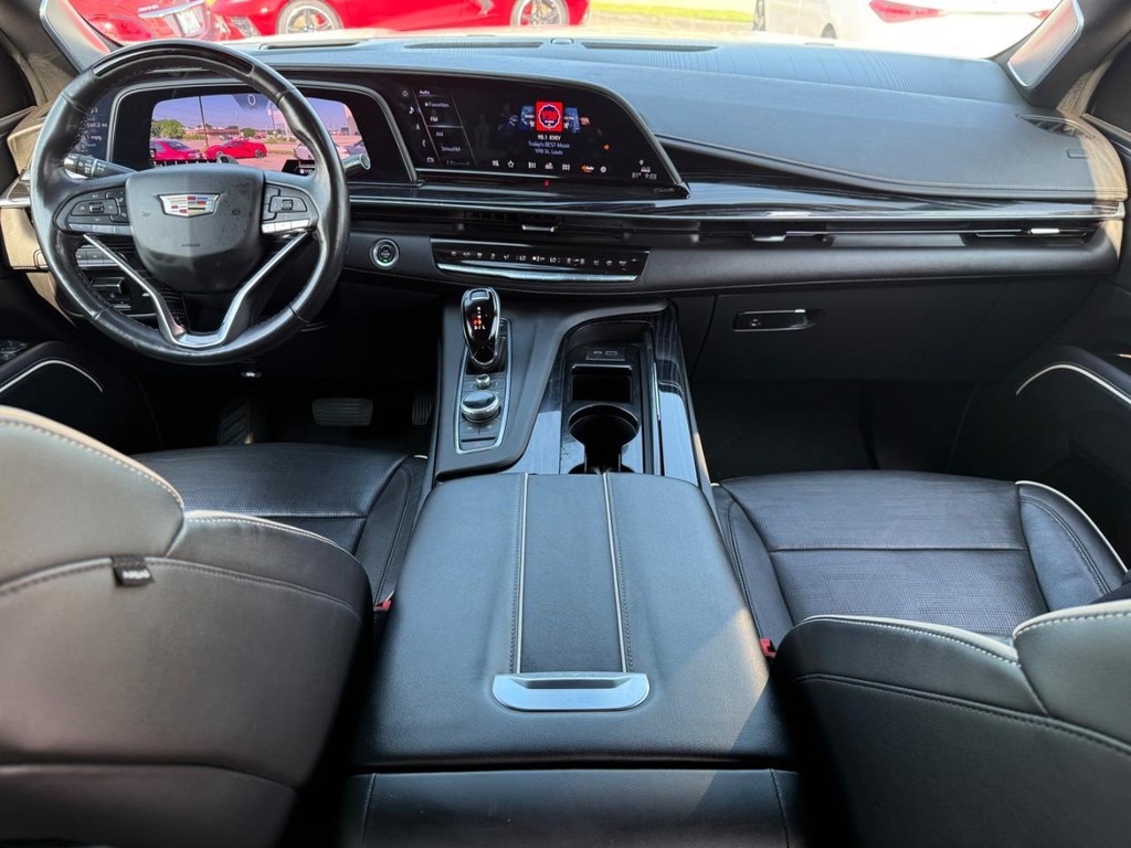 Cadillac Escalade Vehicle Full-screen Gallery Image 18