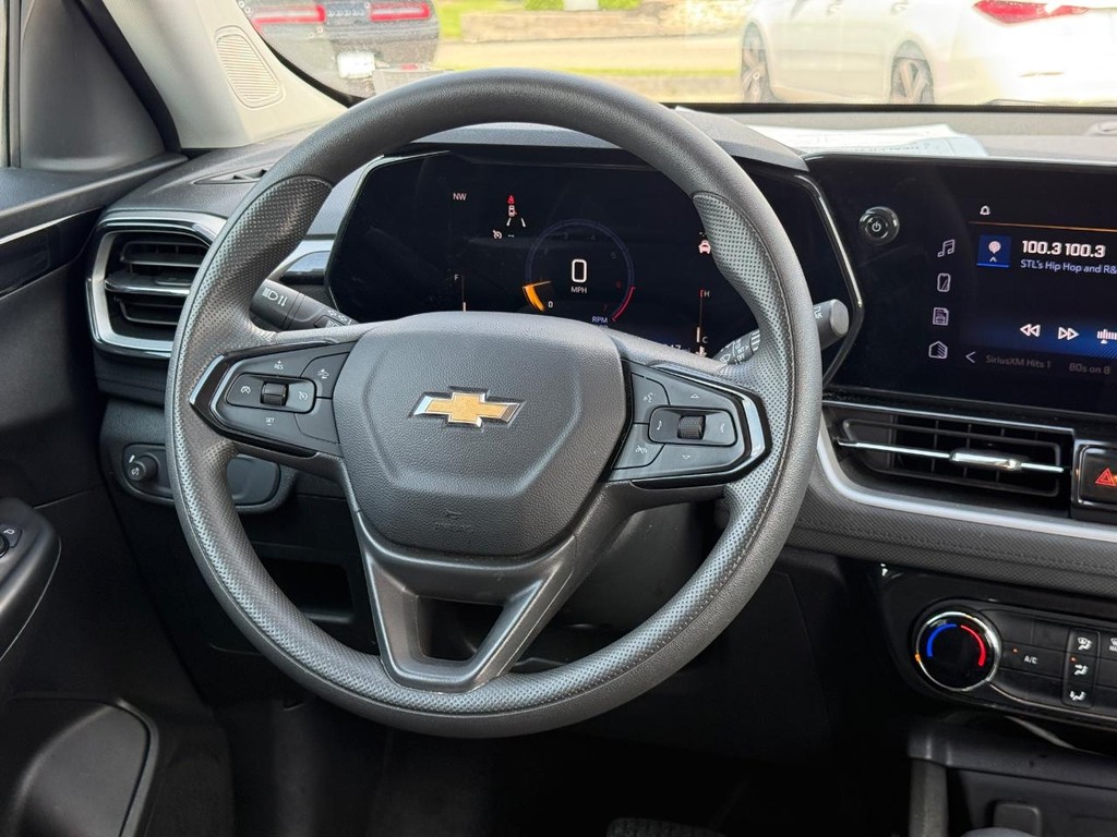 Chevrolet TrailBlazer Vehicle Full-screen Gallery Image 12