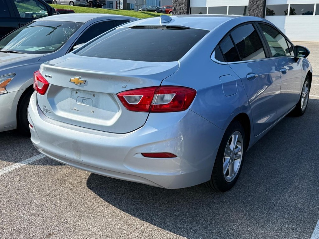 Chevrolet Cruze Vehicle Full-screen Gallery Image 03