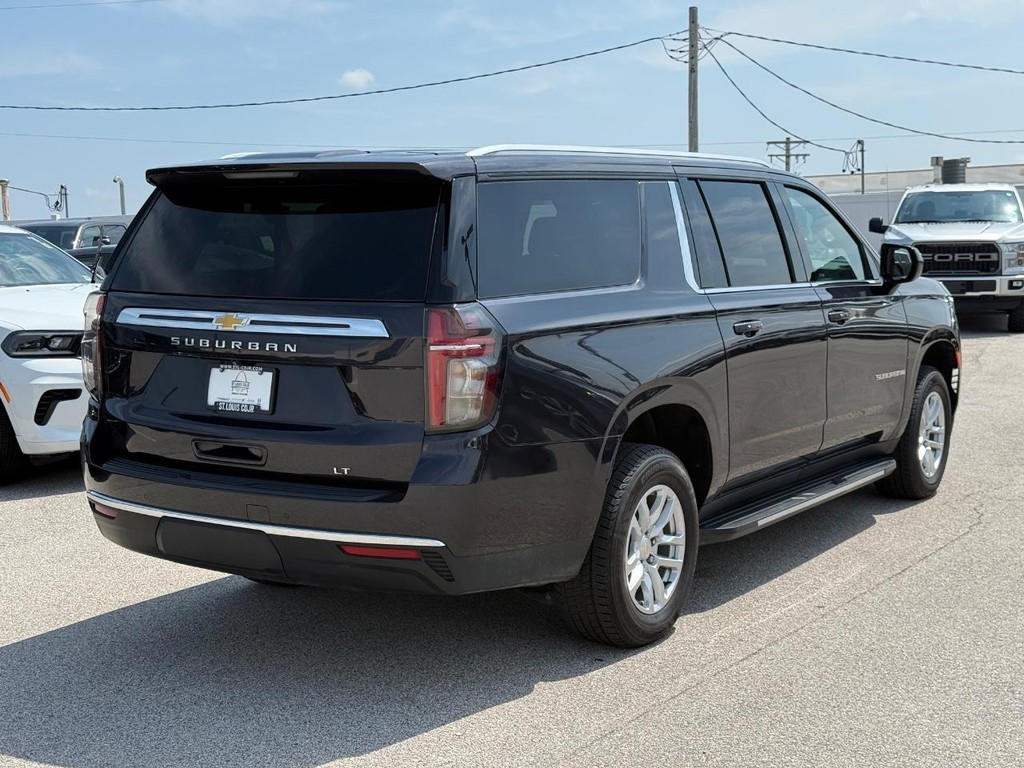 Chevrolet Suburban Vehicle Full-screen Gallery Image 03