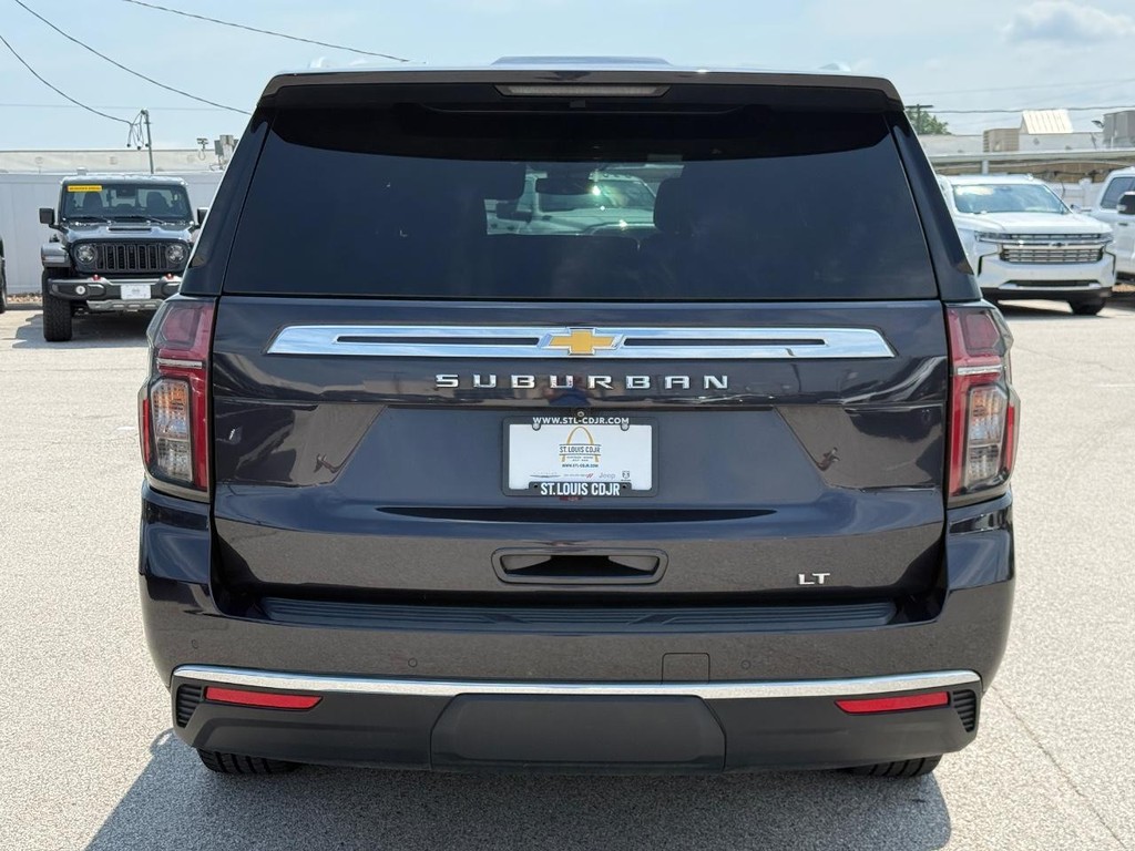 Chevrolet Suburban Vehicle Full-screen Gallery Image 05