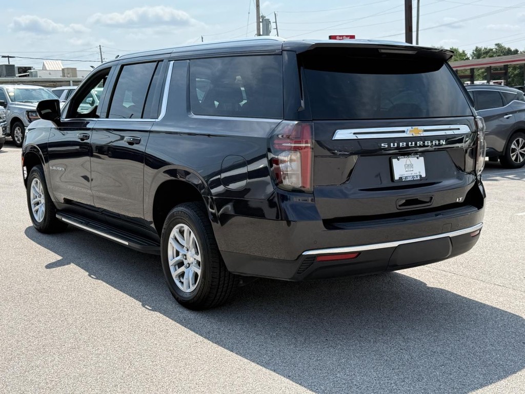 Chevrolet Suburban Vehicle Full-screen Gallery Image 07