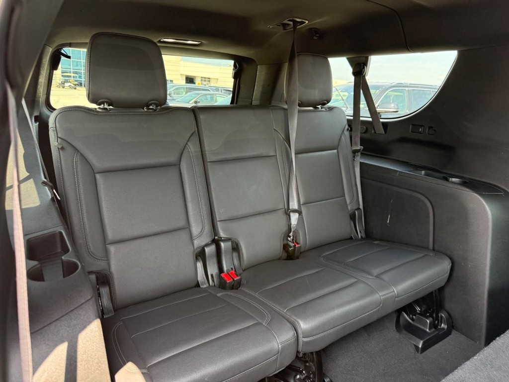 Chevrolet Suburban Vehicle Full-screen Gallery Image 11